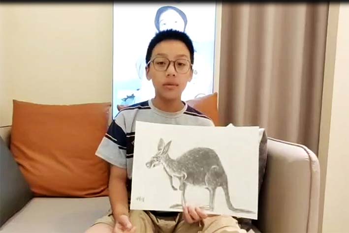 鄢睿祺 12岁 讲解自己获奖作品《袋鼠》  机构：四川成都贝特尔艺术学校（总校）